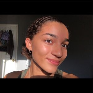 Meet your Posher, Maya